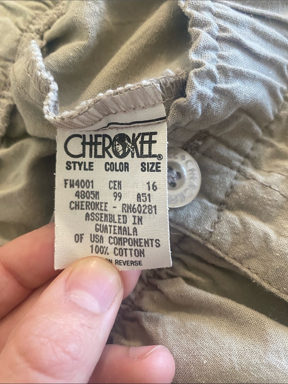 Women’s Cherokee Khaki Cargo Shorts - Picture 4 of 4